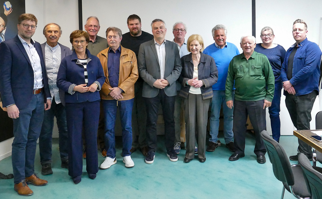 Der neue Vorstand mit Sabine Kurtz und dem Kandidaten für die Landtagswahl 2026, Albrecht Stickel.